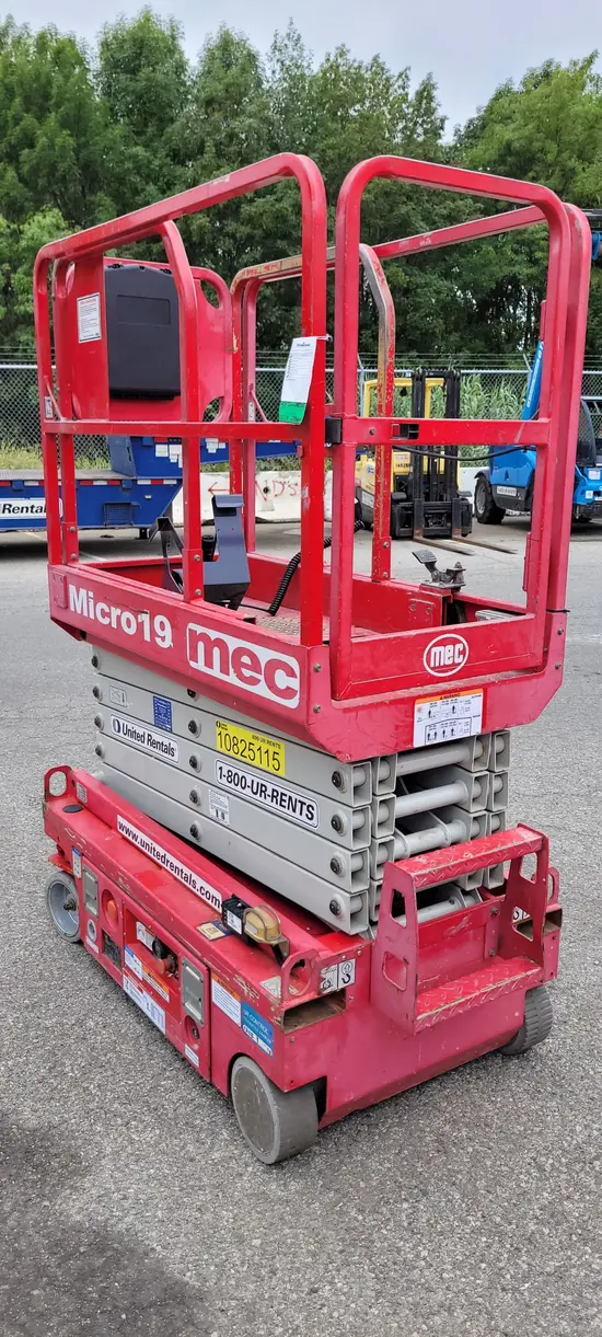 2018 MEC MICRO 19 Scissor Lift