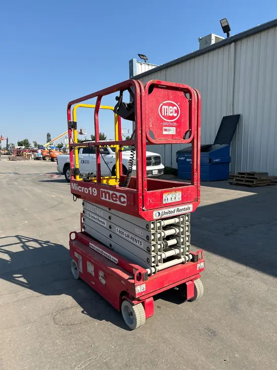2018 MEC MICRO 19 Scissor Lift
