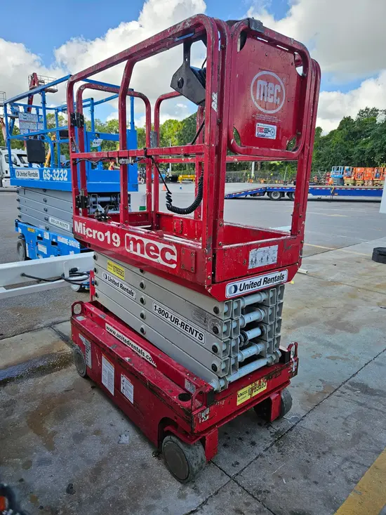 2018 MEC MICRO 19 Scissor Lift