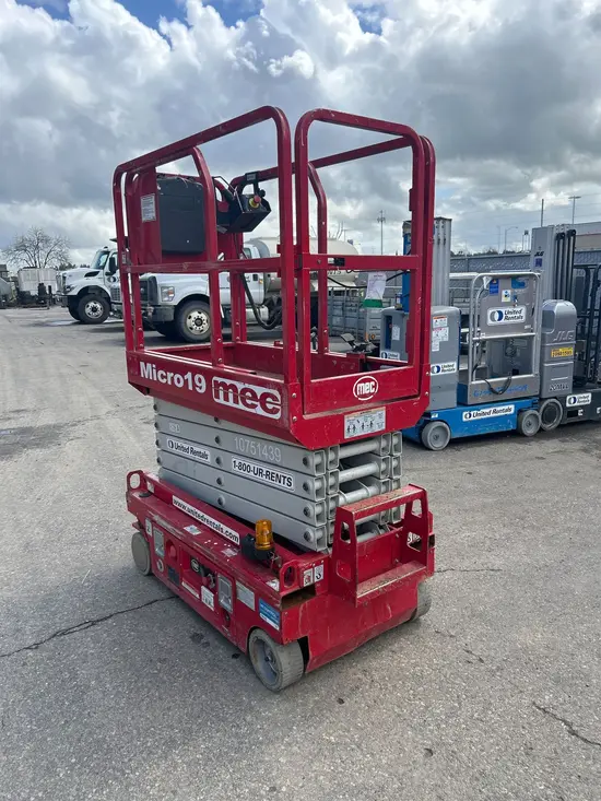 2018 MEC MICRO 19 Scissor Lift