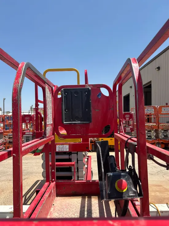 2018 MEC MICRO 19 Scissor Lift