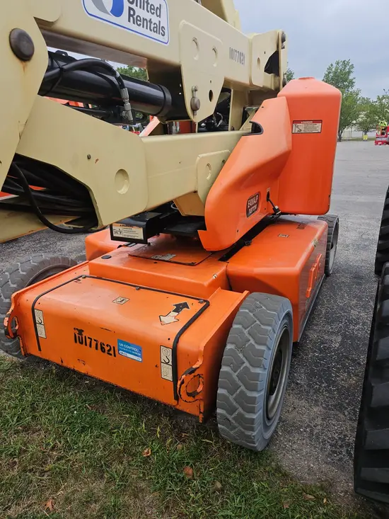 2013 JLG E400AJPN Articulating Boom Lift