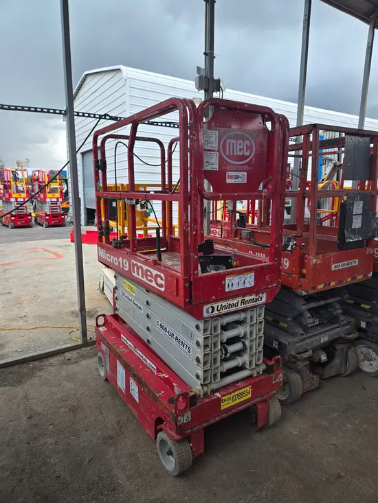 2018 MEC MICRO 19 Scissor Lift