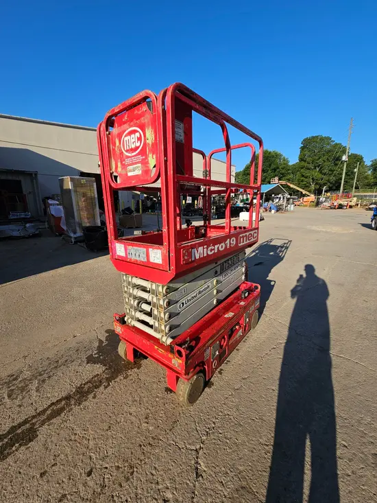 2018 MEC MICRO 19 Scissor Lift