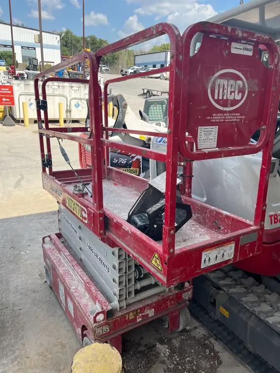 2018 MEC MICRO 19 Scissor Lift