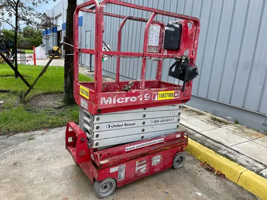 2018 MEC MICRO 19 Scissor Lift