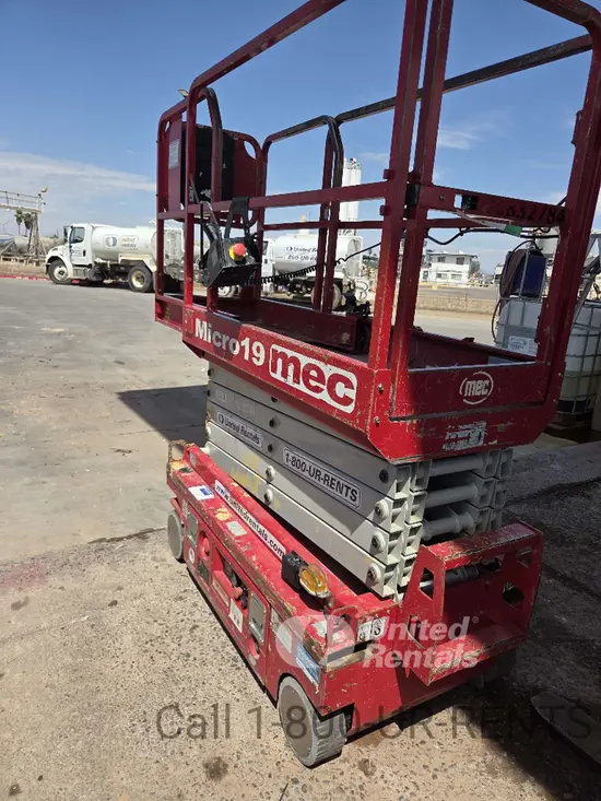 2018 MEC MICRO 19 Scissor Lift