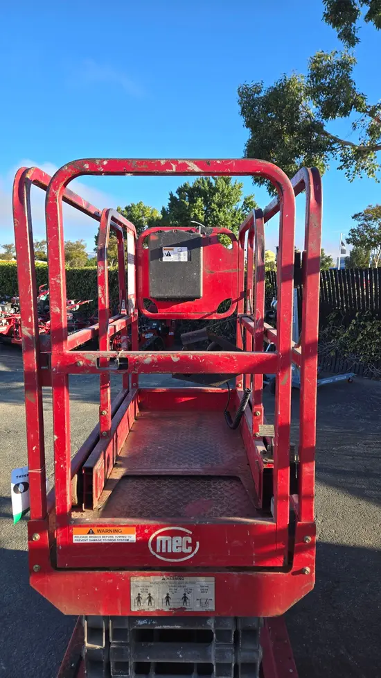 2018 MEC MICRO 19 Scissor Lift