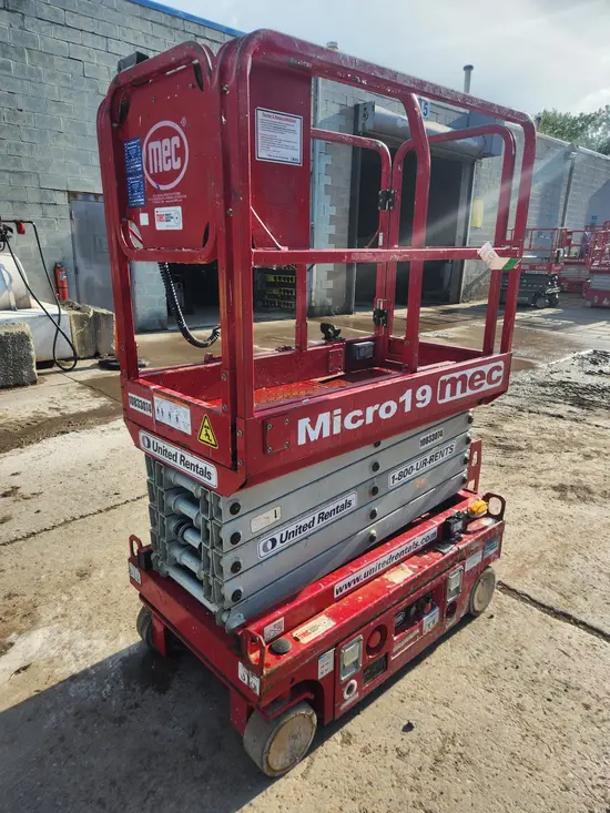 2018 MEC MICRO 19 Scissor Lift