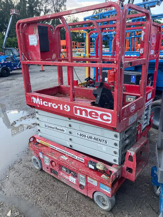 2018 MEC MICRO 19 Scissor Lift