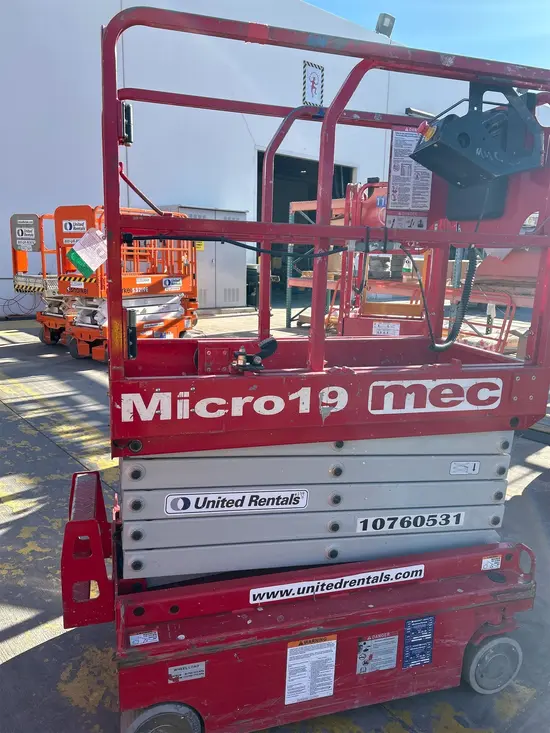 2018 MEC MICRO 19 Scissor Lift