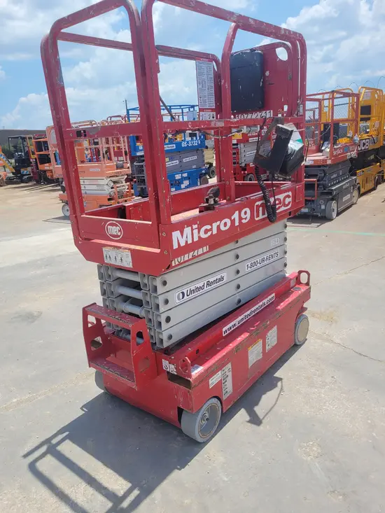 2018 MEC MICRO 19 Scissor Lift