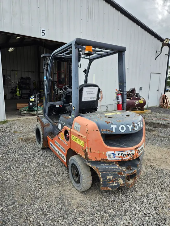 2017 Toyota 8FDU25 Forklift