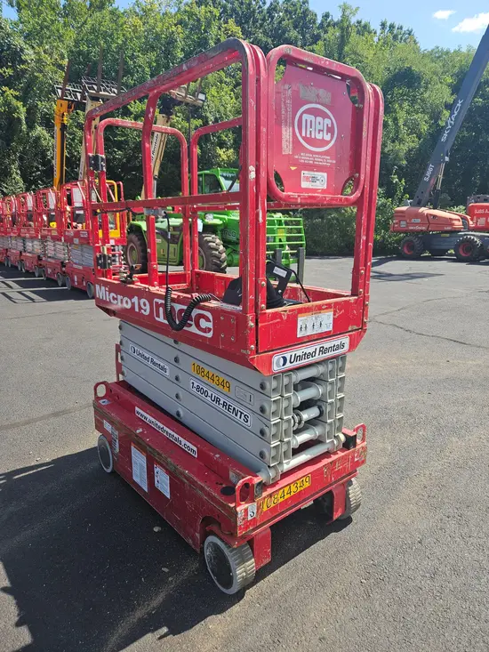 2018 MEC MICRO 19 Scissor Lift