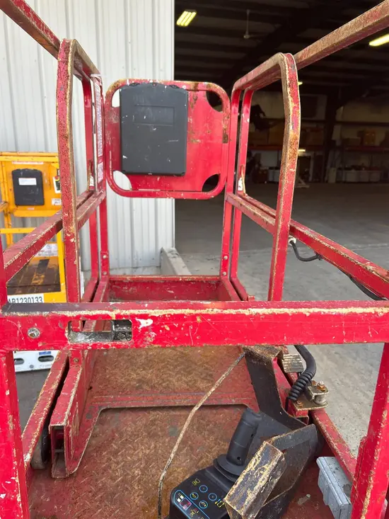 2018 MEC MICRO 19 Scissor Lift