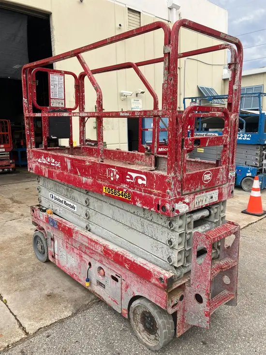 2017 MEC 2632SE Scissor Lift