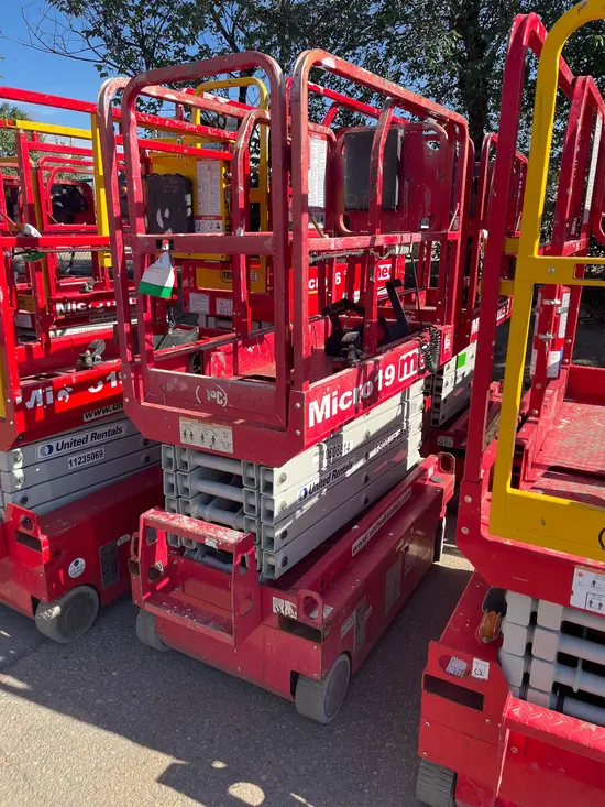2018 MEC MICRO 19 Scissor Lift