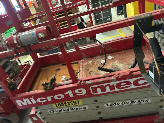 2018 MEC MICRO 19 Scissor Lift
