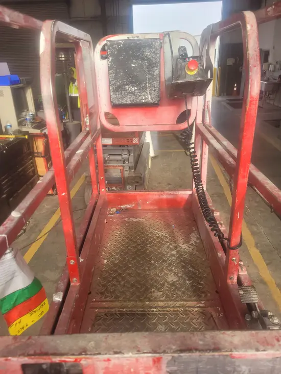 2018 MEC MICRO 19 Scissor Lift