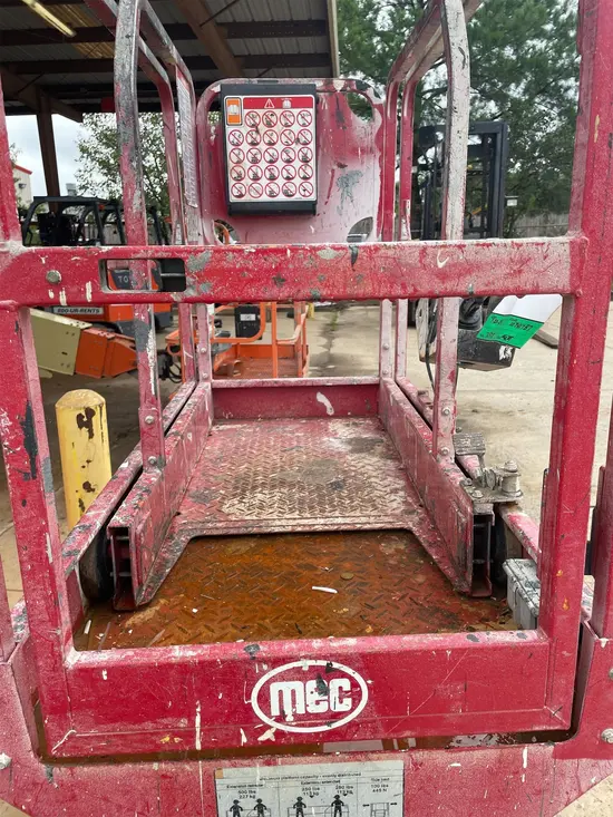 2018 MEC MICRO 19 Scissor Lift