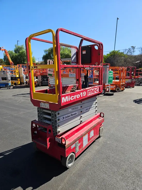 2018 MEC MICRO 19 Scissor Lift