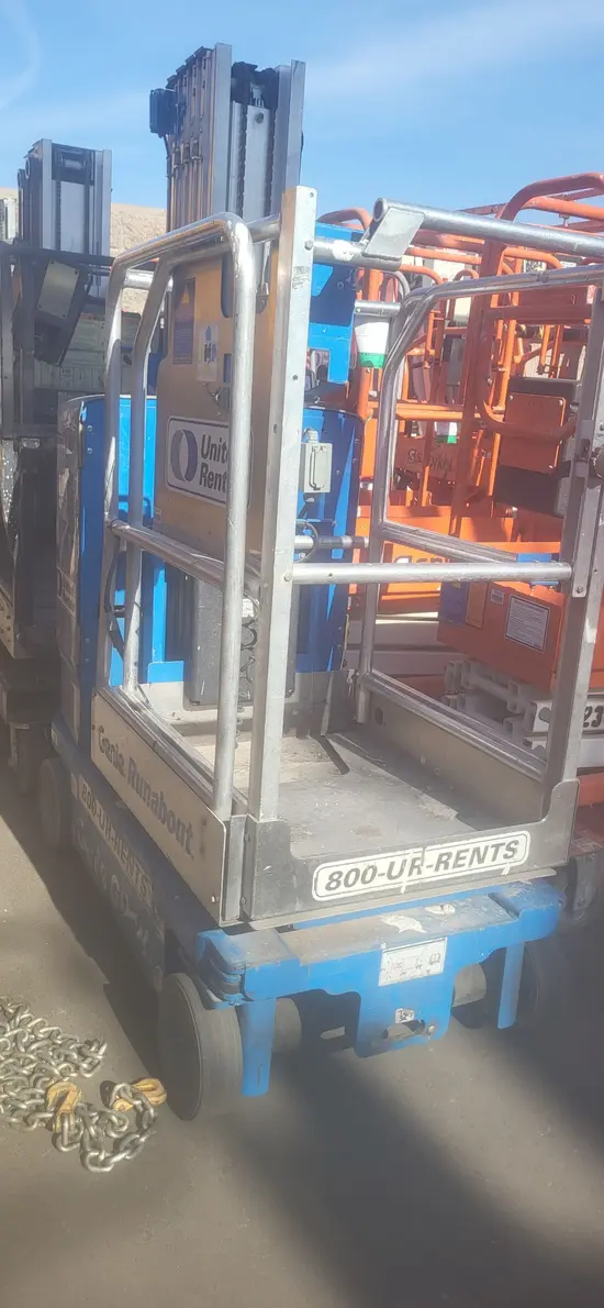 2018 Genie GR-20 Self-Propelled One-Person Lift