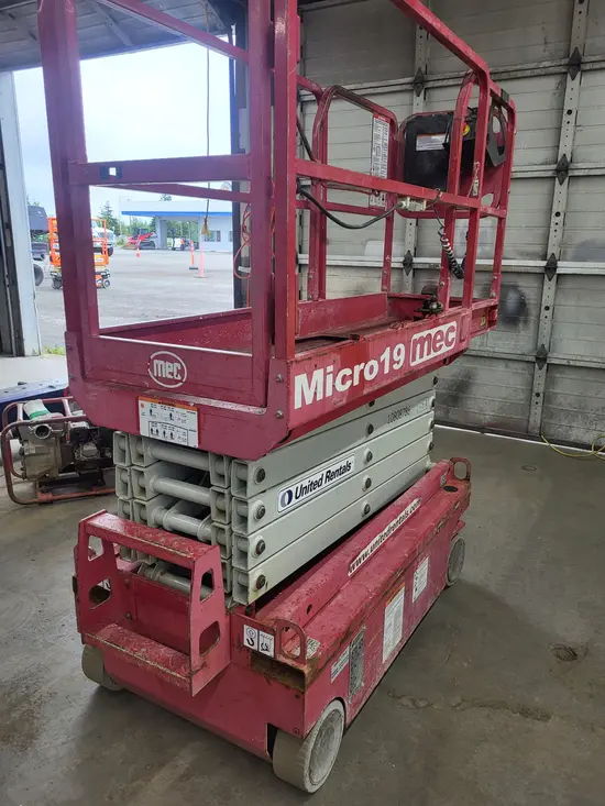 2018 MEC MICRO 19 Scissor Lift