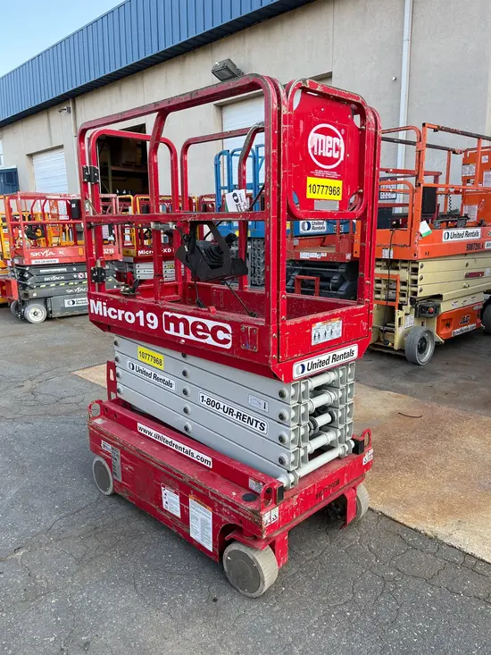 2018 MEC MICRO 19 Scissor Lift