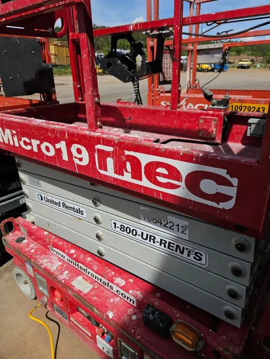 2018 MEC MICRO 19 Scissor Lift