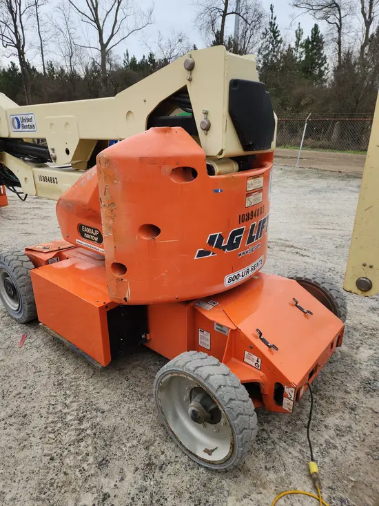 2015 JLG E400AJPN Articulating Boom Lift