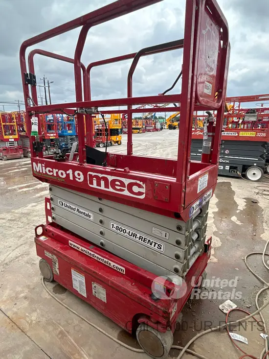 2019 MEC MICRO 19 Scissor Lift