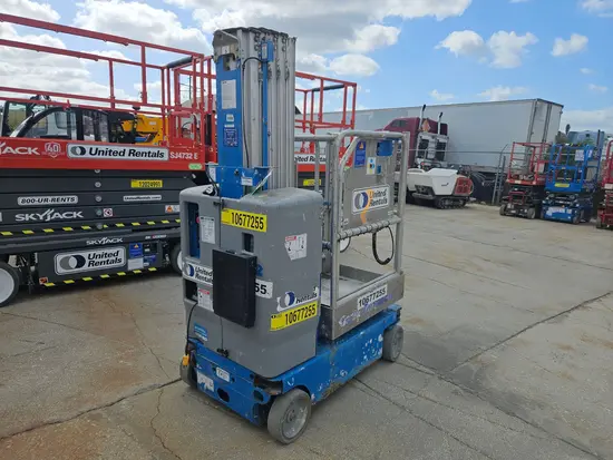 2017 Genie GR-20 Self-Propelled One-Person Lift