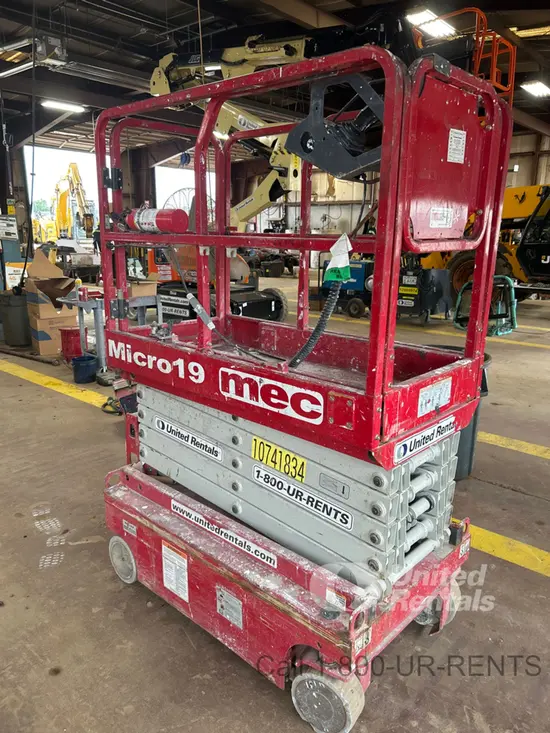 2018 MEC MICRO 19 Scissor Lift
