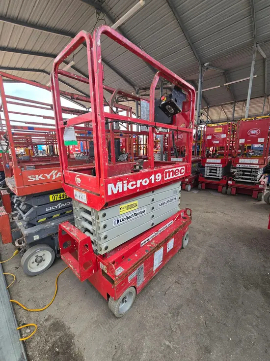 2018 MEC MICRO 19 Scissor Lift