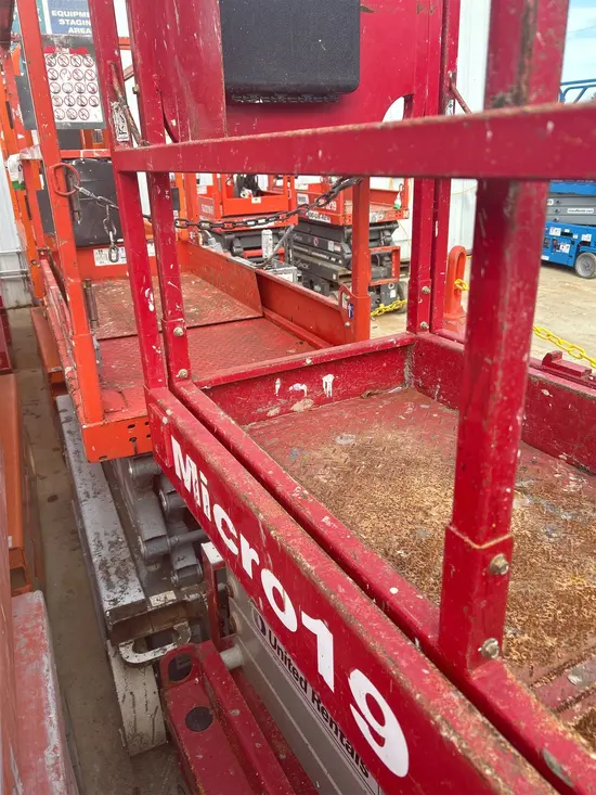 2018 MEC MICRO 19 Scissor Lift