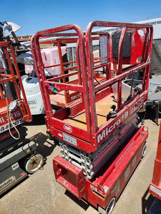 2018 MEC MICRO 19 Scissor Lift