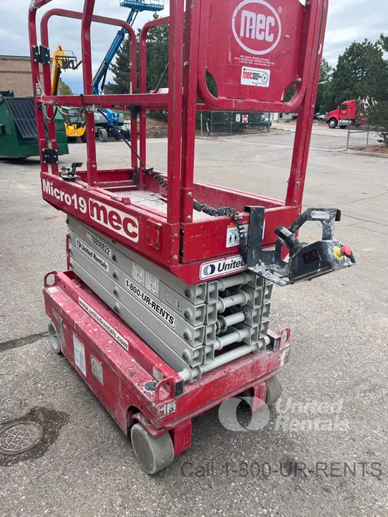 2018 MEC MICRO 19 Scissor Lift