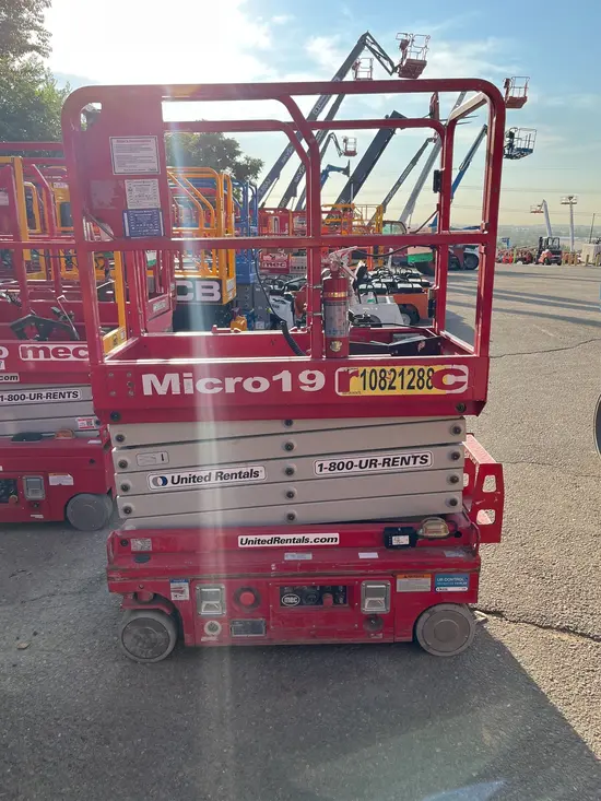 2018 MEC MICRO 19 Scissor Lift