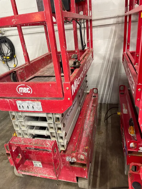 2018 MEC MICRO 19 Scissor Lift