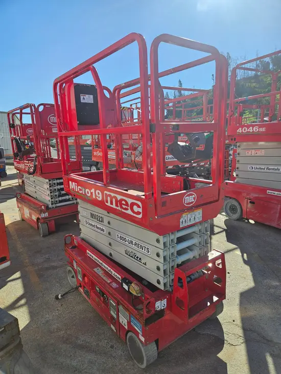 2019 MEC MICRO 19 Scissor Lift