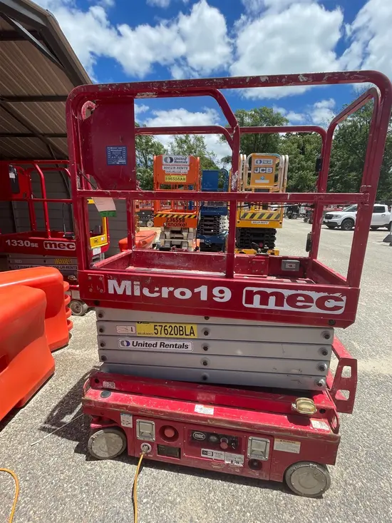 2018 MEC MICRO 19 Scissor Lift