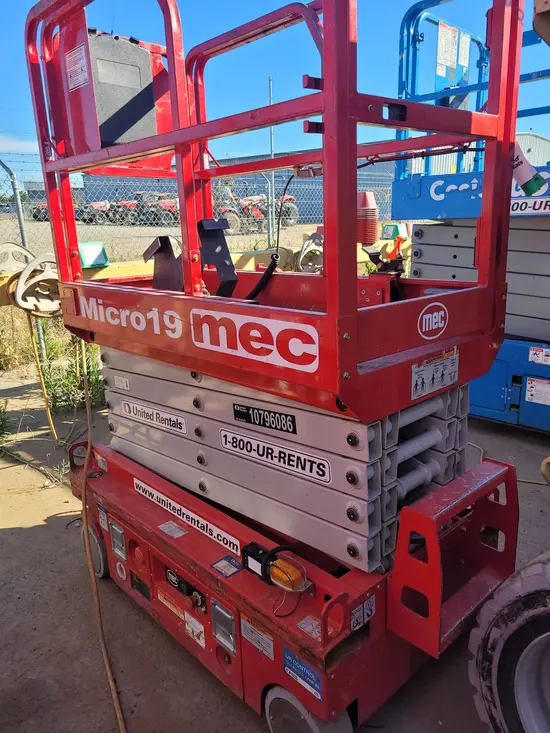 2018 MEC MICRO 19 Scissor Lift