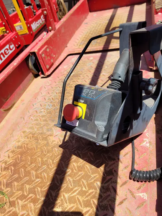 2018 MEC MICRO 19 Scissor Lift