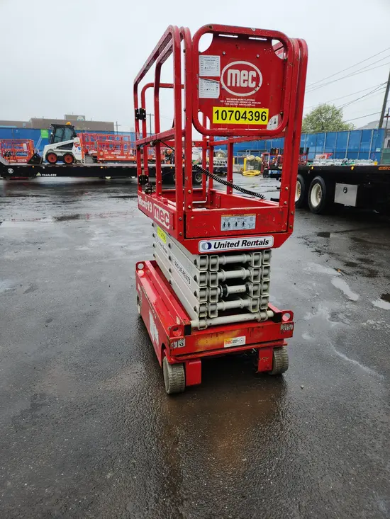 2017 MEC MICRO 19 Scissor Lift