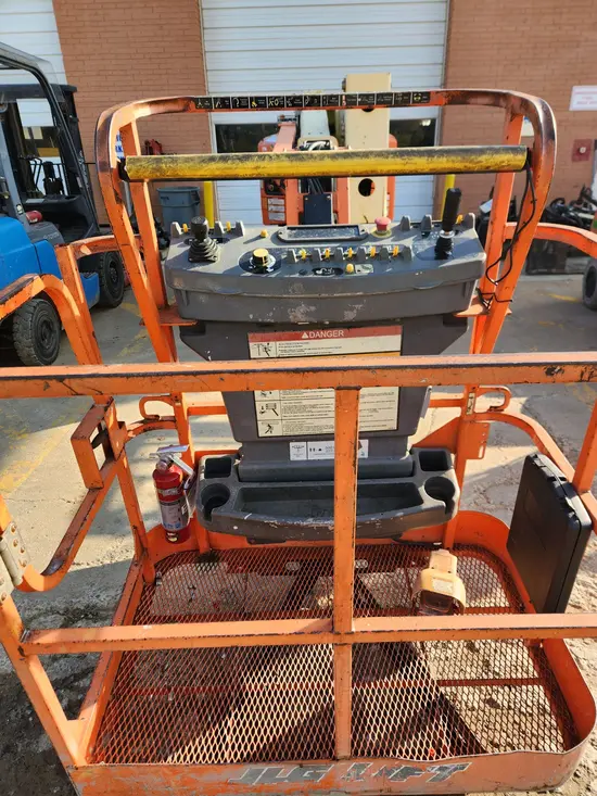 2016 JLG E400AJPN Articulating Boom Lift