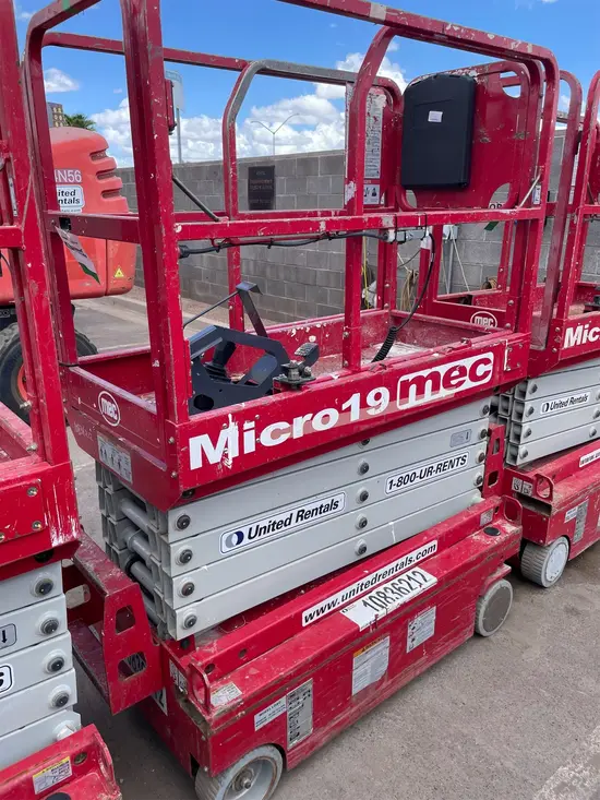 2018 MEC MICRO 19 Scissor Lift