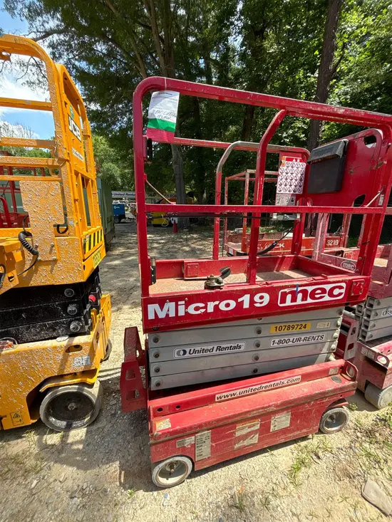 2018 MEC MICRO 19 Scissor Lift