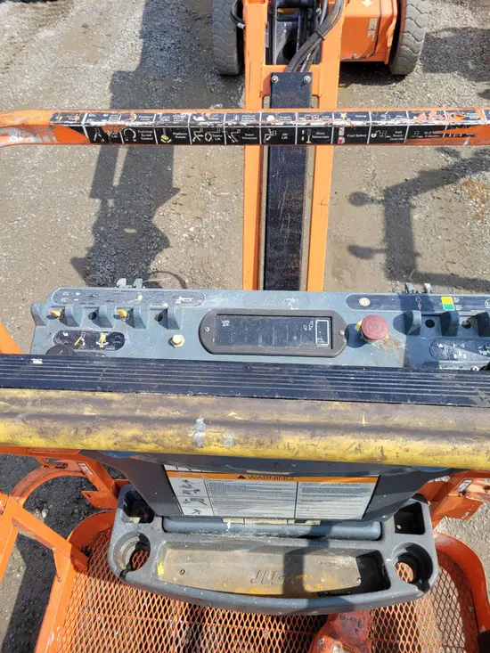 2017 JLG E400AJPN Articulating Boom Lift