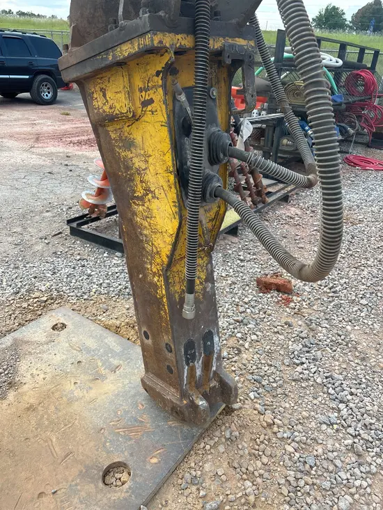 2011 Atlas Copco MB750 Attachment