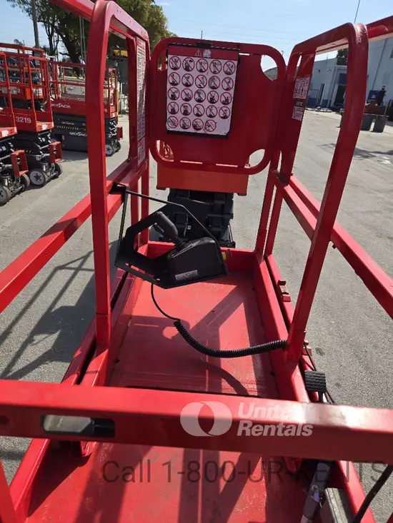 2017 MEC MICRO 19 Scissor Lift